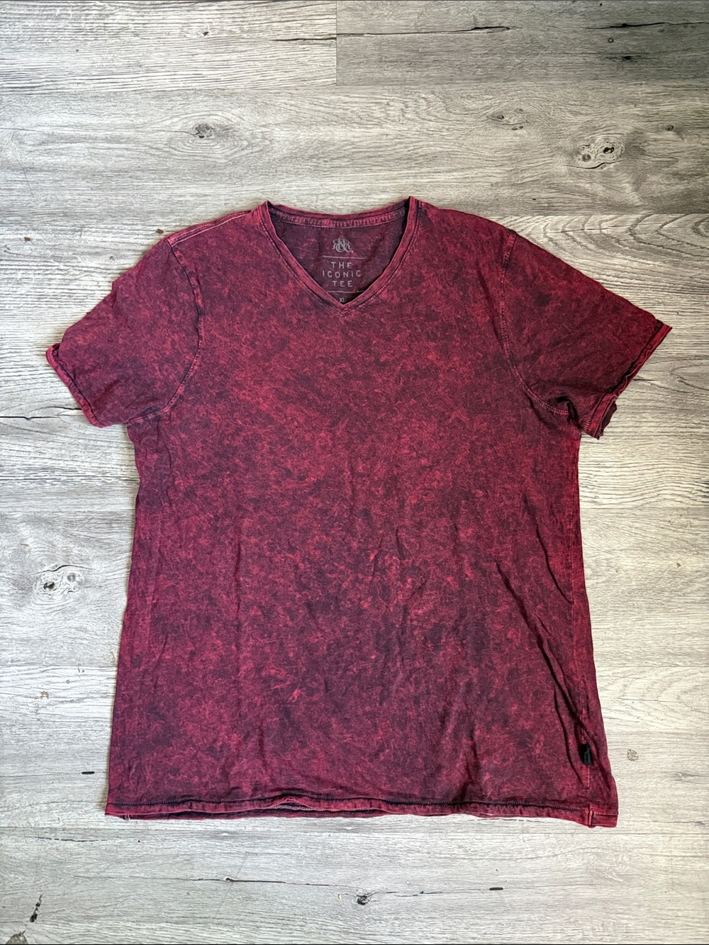 Rock & Republic Men's V-Neck Short Sleeve Tee - Maroon Wash
